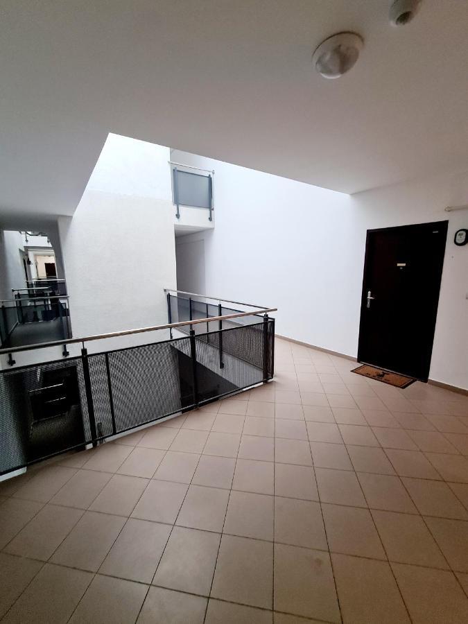Central Apartament Urbana Arad Buitenkant foto